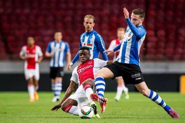 但更让人惊 但更让人惊