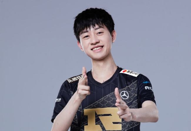 替补球员往 替补球员往